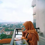 Inap At Capsule Hostel