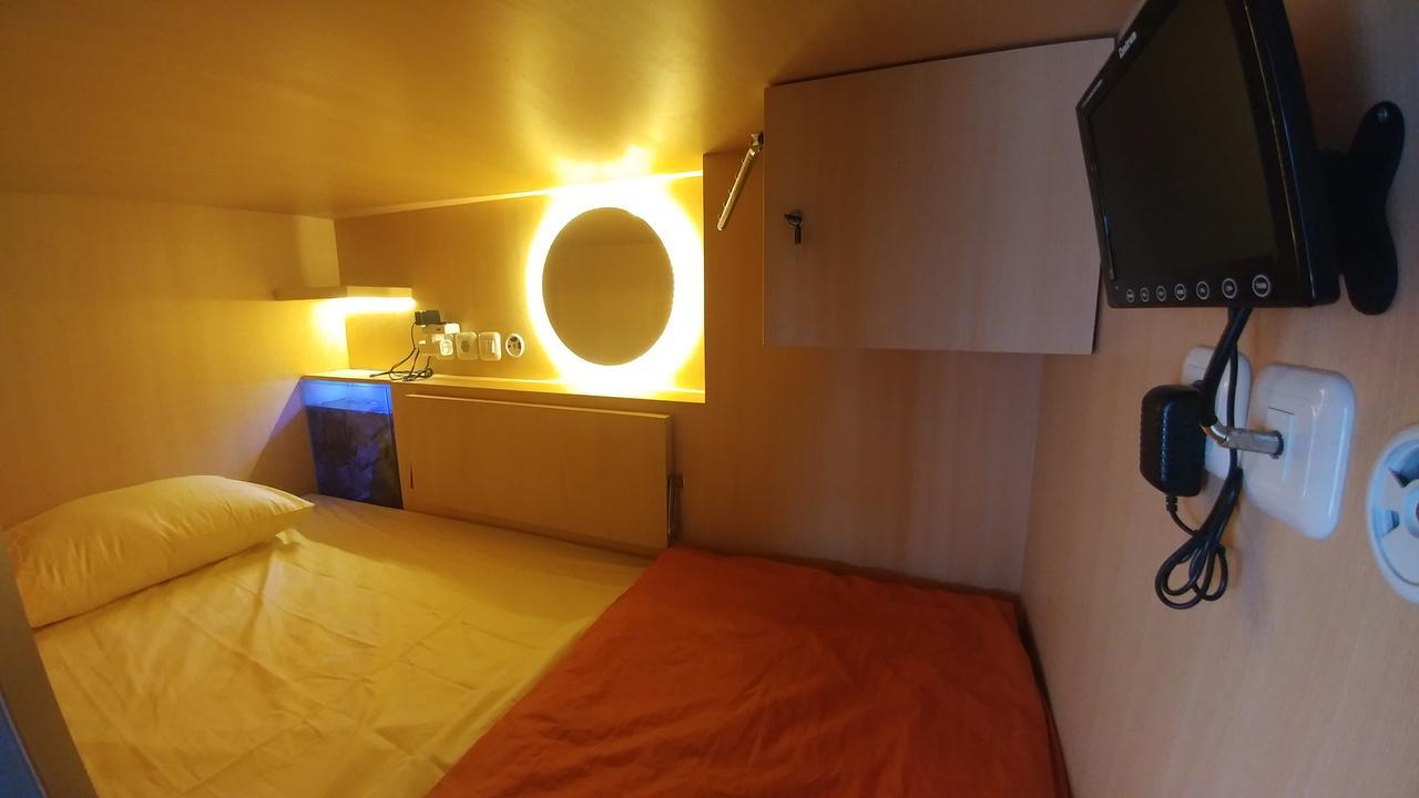 Inap At Capsule Hotel kapsul