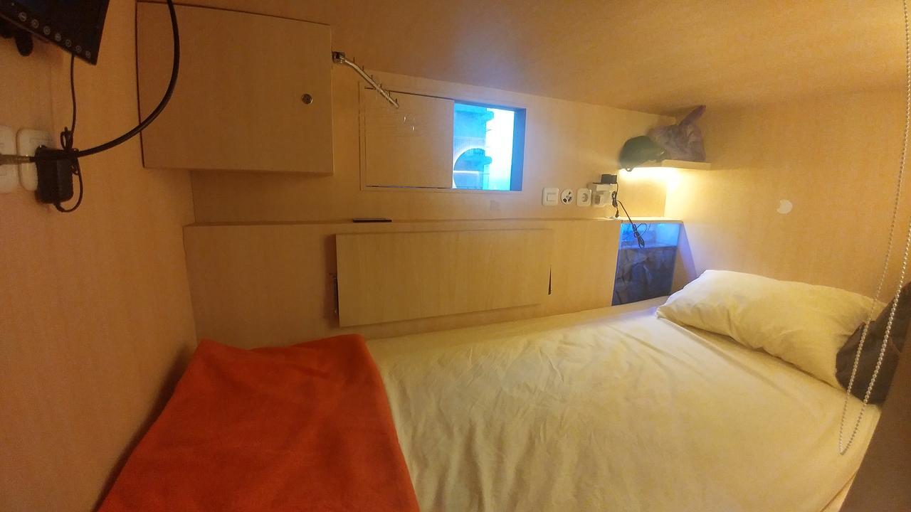 Inap At Capsule Hotel kapsul